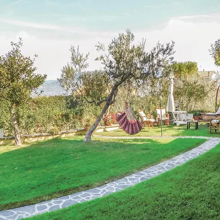 Four-bedroom Holiday In Cannara *