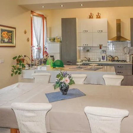 Сasa de vacaciones Four-bedroom Holiday In Cannara Collemancio